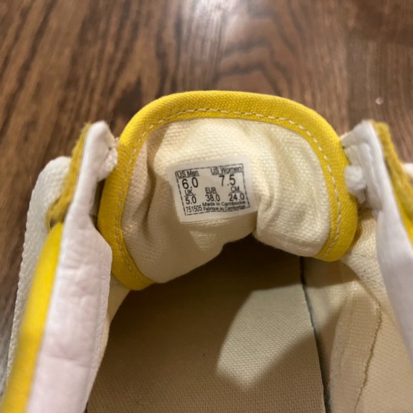 Womens 7.5/Mens 6 Yellow/Gold Vans - Picture 3 of 3